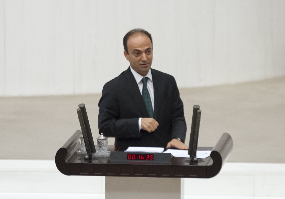 HDP’li vekil Osman Baydemir ifade vermek için adliyede