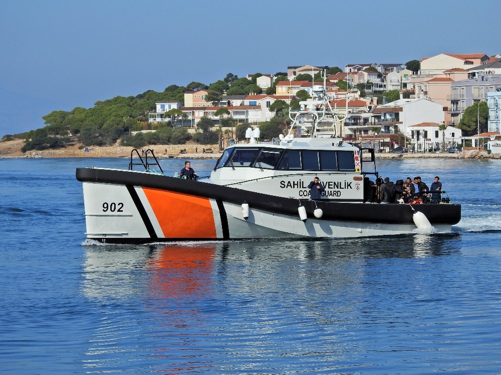 Çeşme’de 65 göçmen ölüme yolculukta yakalandı