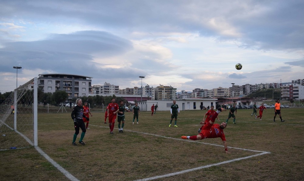 İzmir’de Masterler maçında kavga çıktı
