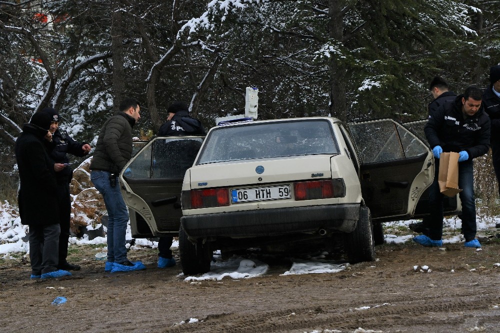 Ankara’da ormanlık alandaki otomobilde erkek cesedi bulundu