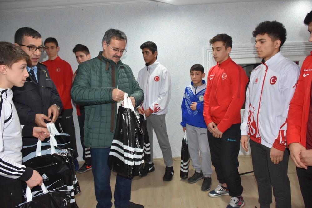 Kızılcahamam’da güreşin ‘en iyileri’ ödüllendirildi