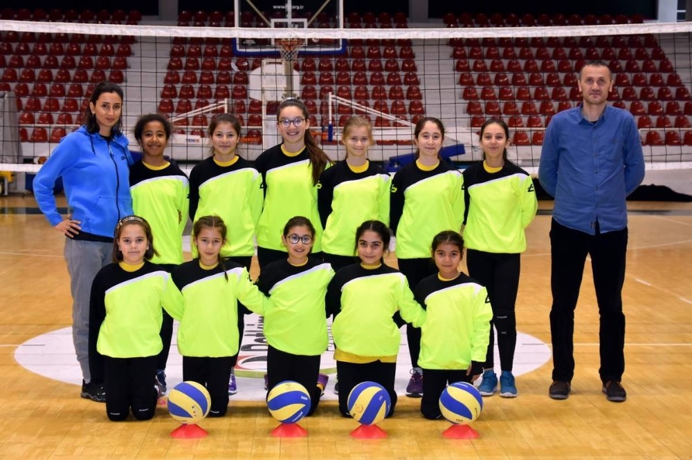 Aliağa Demirspor Mini Voleybol Ligine hızlı başladı