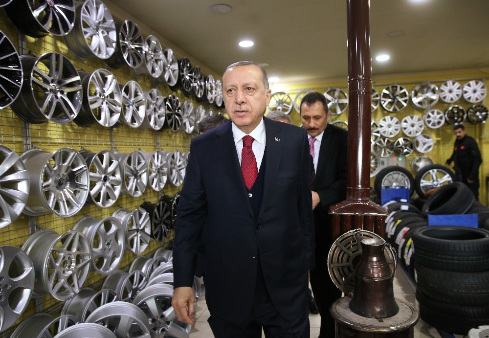Cumhurbaşkanı Erdoğan’dan esnafa çat kapı ziyaret