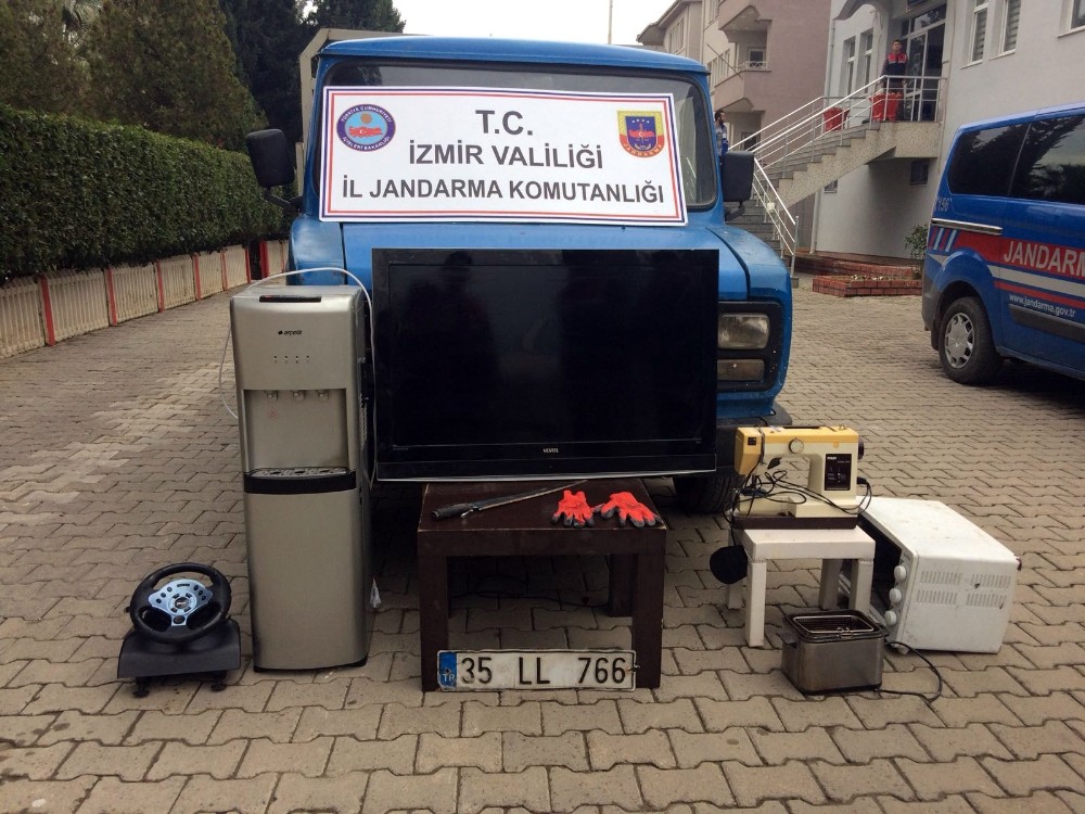 Hırsızlar kaçamadan jandarma yakaladı