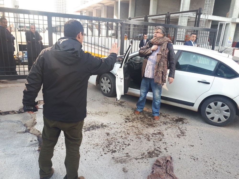 CHP Genel Merkezi önünde hareketli anlar