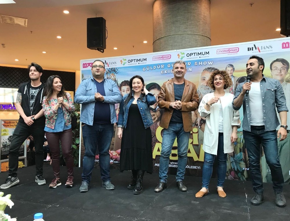 ’Cici Babam’ın İzmir galasında kahkaha tufanı