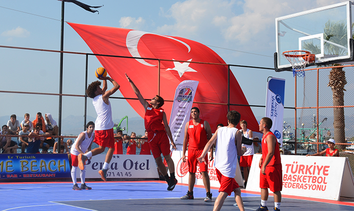 DİKİLİ’DE BASKETBOL ŞÖLENİ