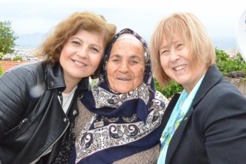 ANNE SEVGİSİ İÇİN 