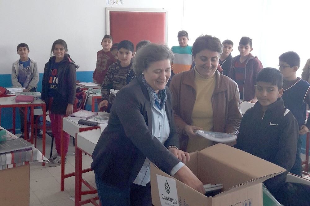 Çankaya’nın kırtasiye seti köy okullarında