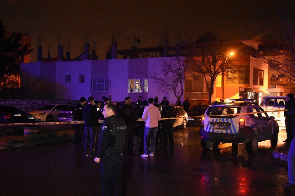 Asker kaçağı şahıs polise saldırdı: 1 polis şehit oldu, 1 polis yaralandı
