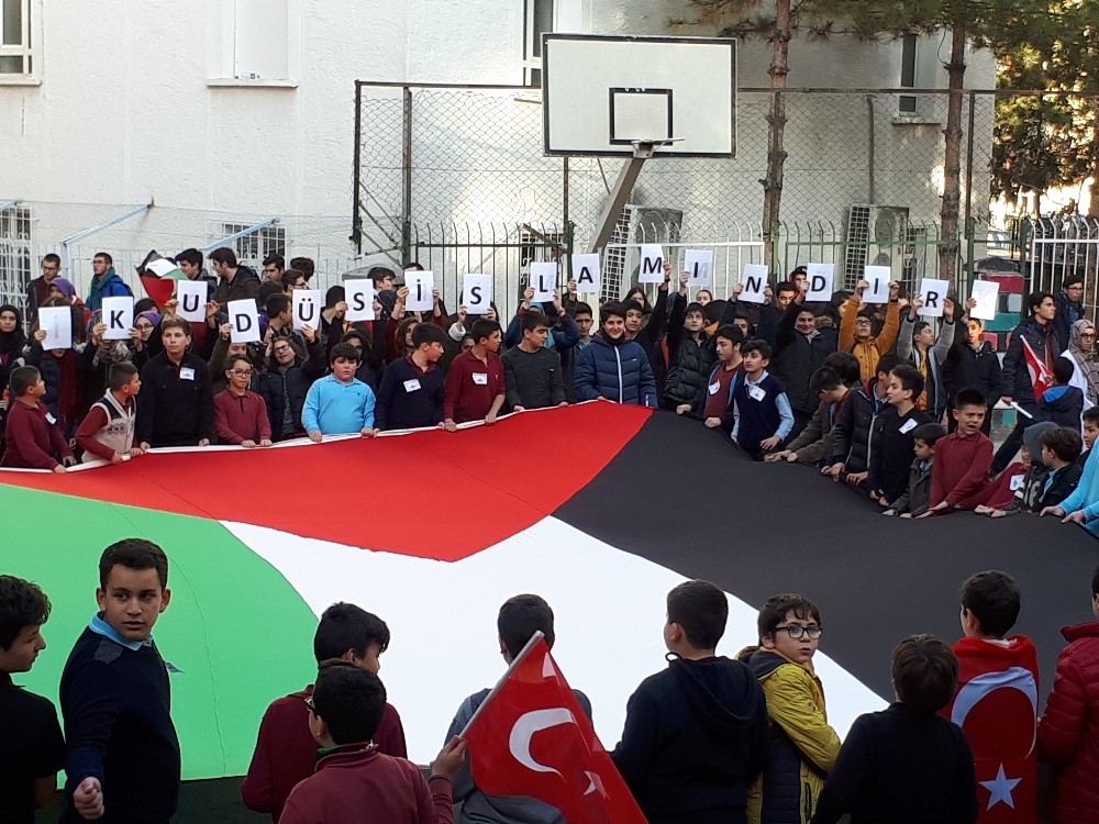 Öğrencilerden Kudüs protestosu