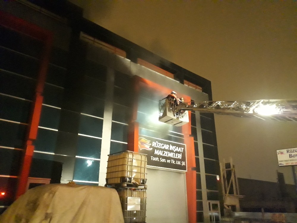 Başkent’te boya imalathanesinde yangın paniği
