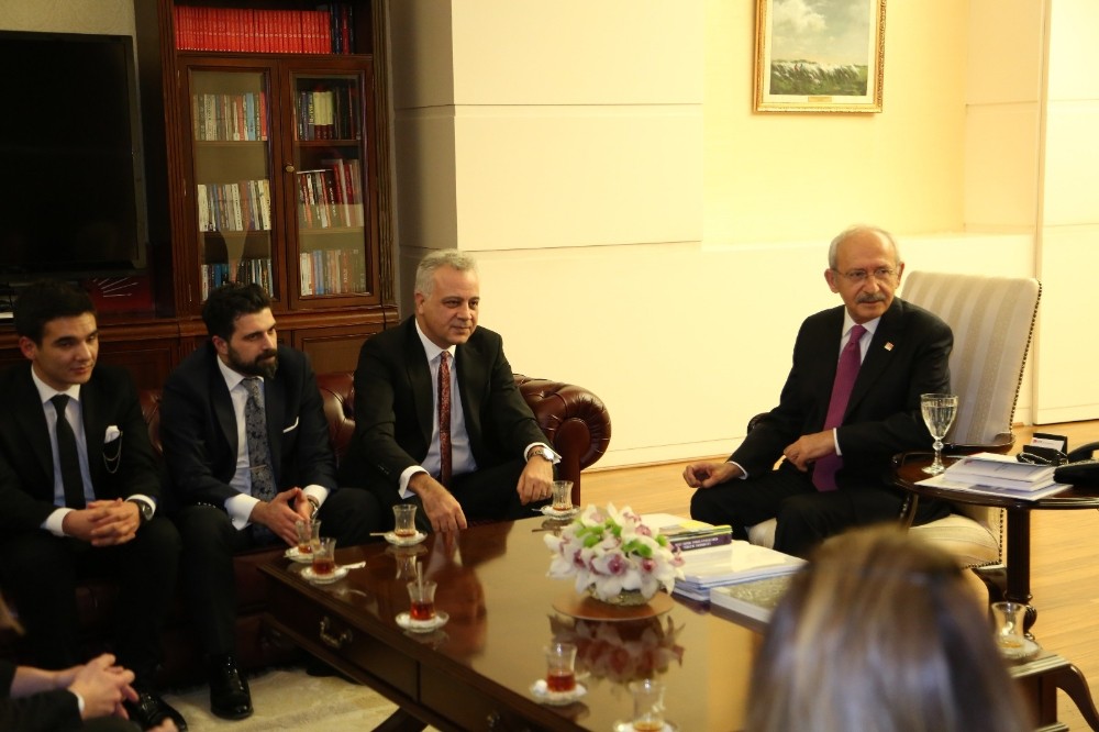 Kılıçdaroğlu, Hukuk Akademi Derneği heyetini kabul etti