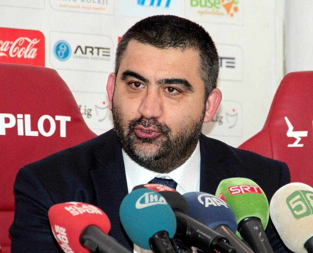 Ümit Özat’tan kendisine yönelik eleştirilere sert cevap