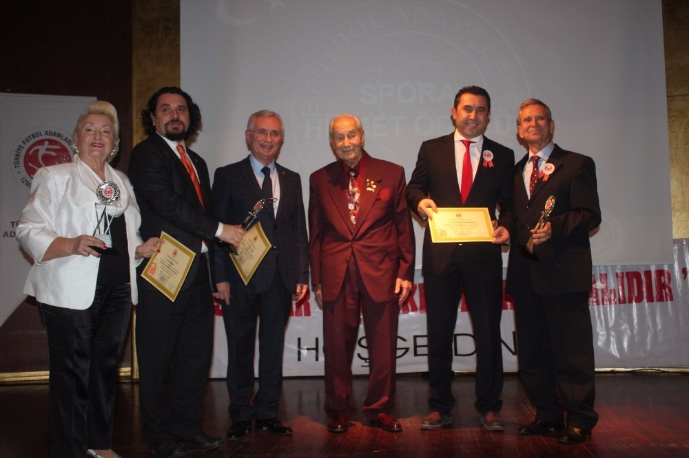 Spora katkı verenler ödüllerine kavuştu