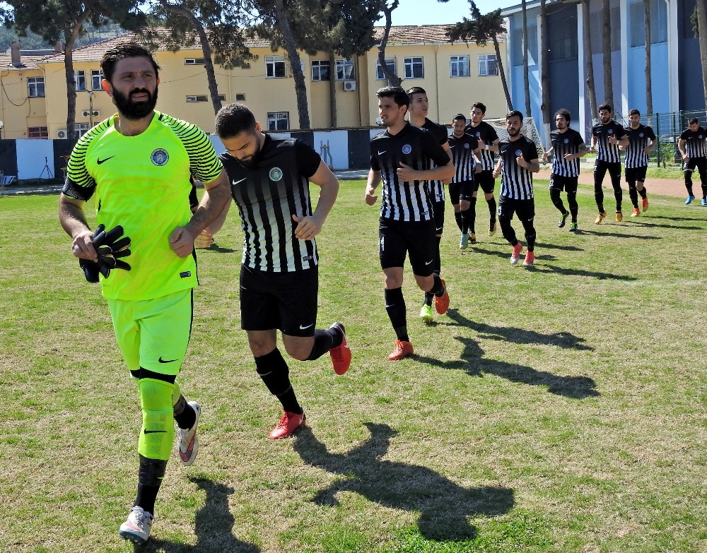Çeşme Belediyespor, hem namağlup ünvanını hem de liderliği kaybetti