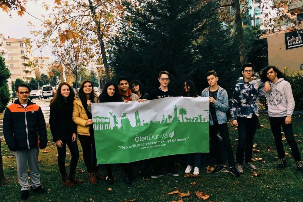 “Ölen Dünya” ile dünyayı yaşatmaya çalışıyor