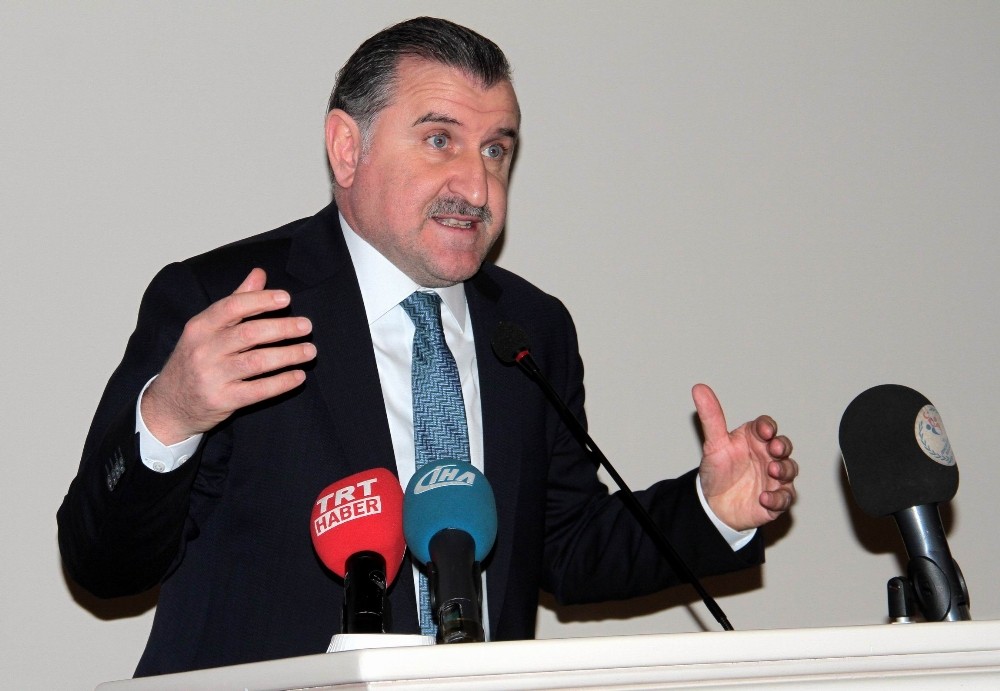 Gençlik ve Spor Bakanı Osman Aşkın Bak: