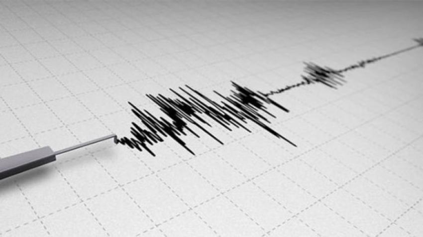 EGE'DE DEPREM PANİĞİ YAŞANDI