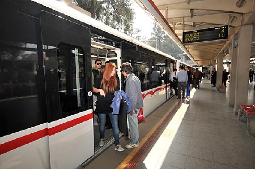 İZMİR METROSU YENİ YAŞINI KUTLUYOR