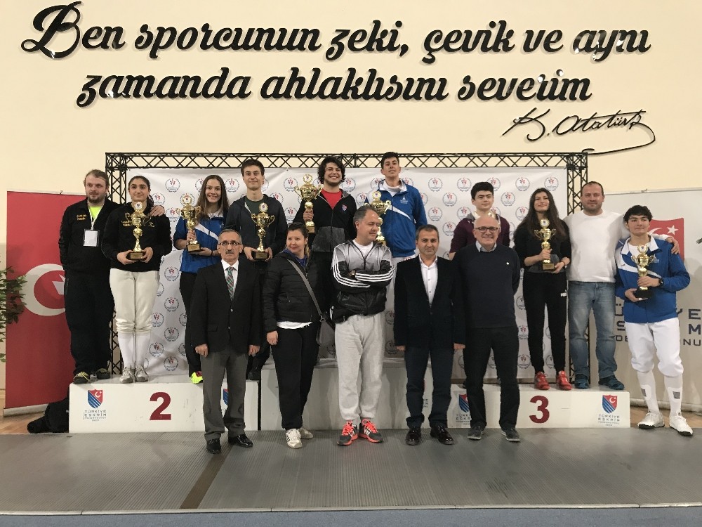 4 madalyayla döndüler