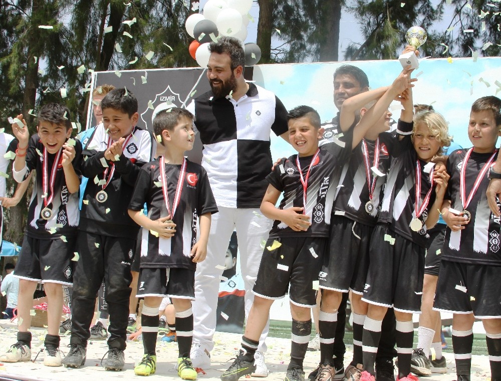 Altay, 77. futbol okulunu açtı