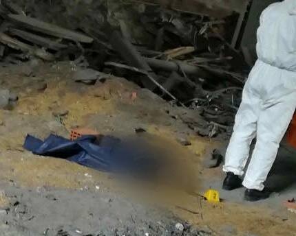 4 tonluk malzemenin altında kalan 2 işçi hayatını kaybetti