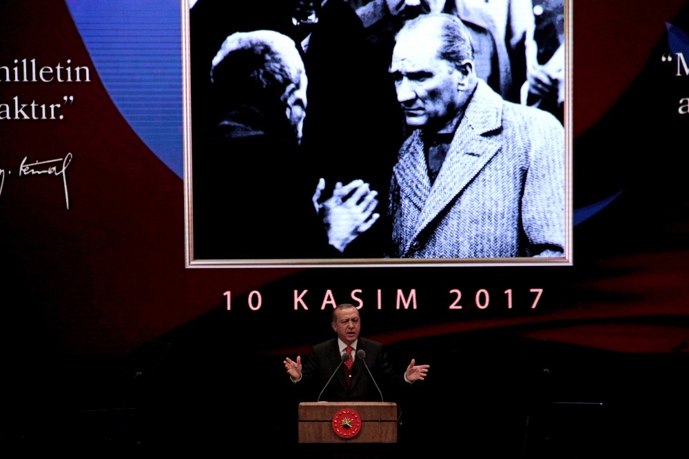 Cumhurbaşkanı Erdoğan: ”CHP gibi amorf bir partinin Atatürk’ü milletimizden kaçırmasına rıza göstermeyeceğiz”
