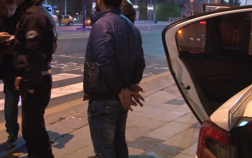 Hırsızlık şüphelileri kıskıvrak yakalandı