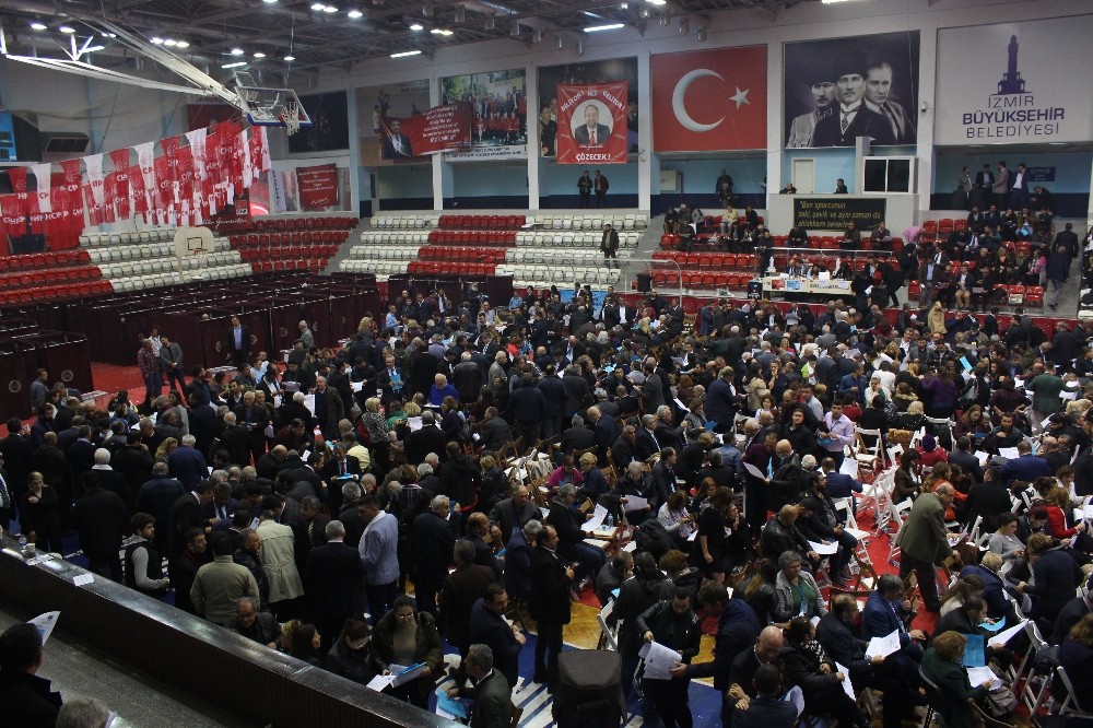CHP İzmir’de oy kullanma işlemi başladı