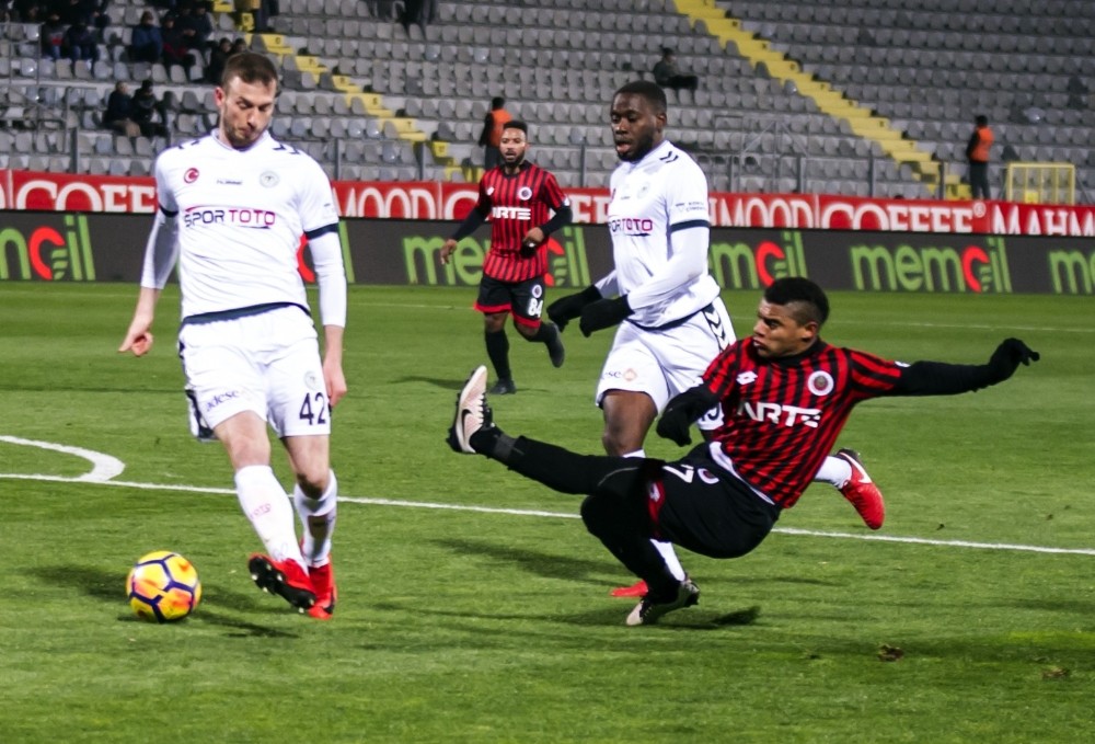 Süper Lig: Gençlerbirliği: 0 - Atiker Konyaspor: 1 (İlk yarı)