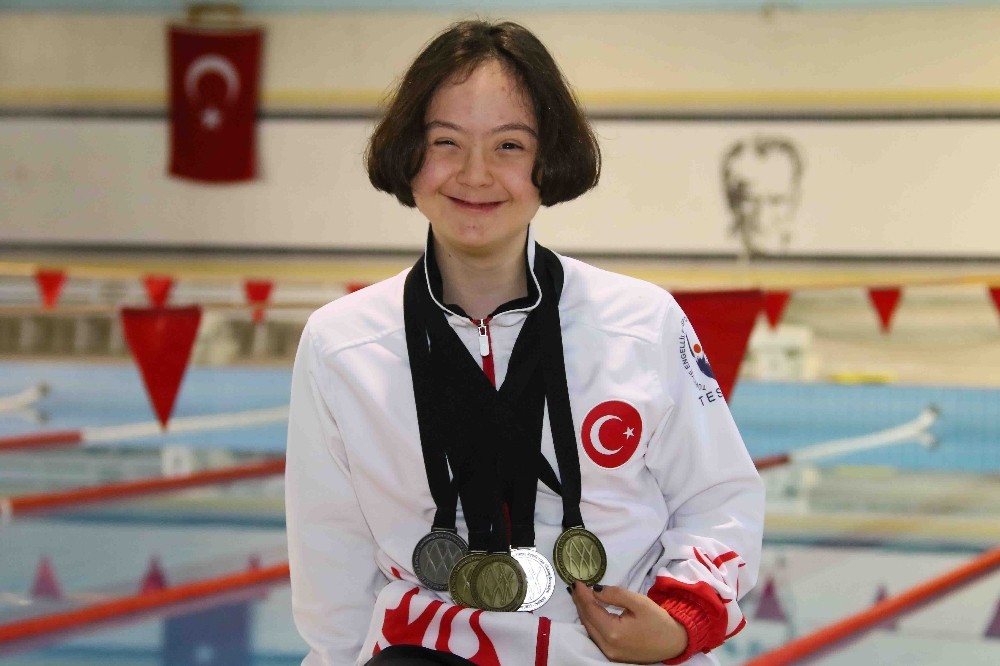 Özel yüzücüden dünya rekoru