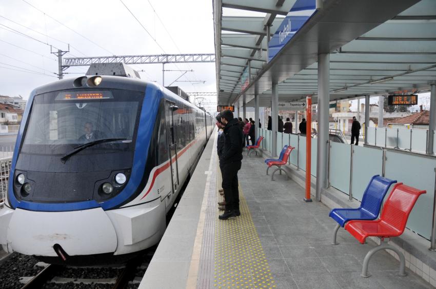 METRO VE İZBAN YOLCU SAYISINDA REKOR KIRDI