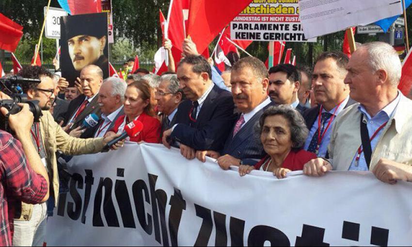 BERLİN'DE SOYKIRIM YALANINA KARŞI YÜRÜDÜLER