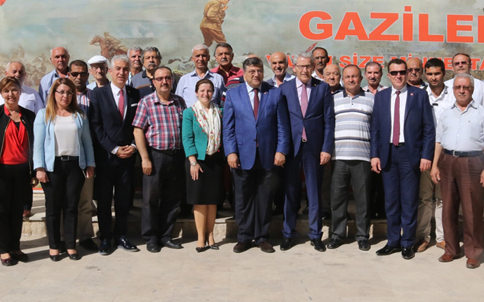 SINDIR: CHP OLARAK ŞEHİT YAKINLARINA SAHİP ÇIKTIK