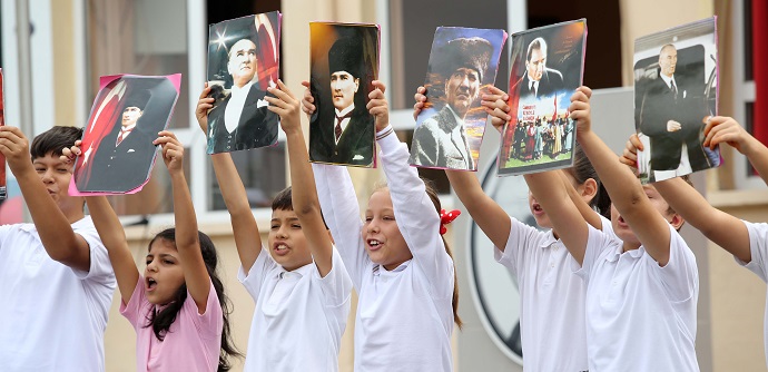 Karşıyakalılar ‘Andımız’ı okuyacak