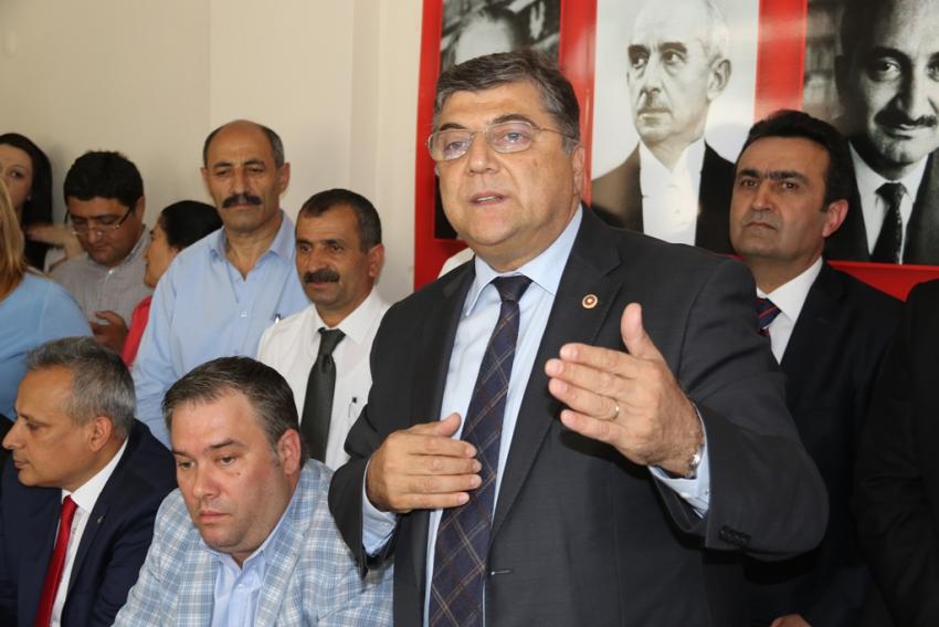 DEMOKRASİ MÜCADELESİ VERİYORUZ