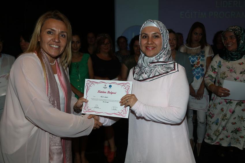 LİDER KADINLAR SERTİFİKALARINI ALDILAR