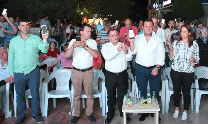 Menderes 1507 mesaj yağdırdı