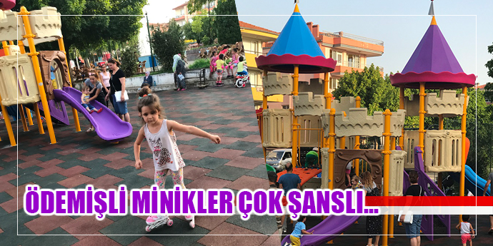 Çocuklar Yeni Oyun Gruplarının Tadını Çıkarıyor
