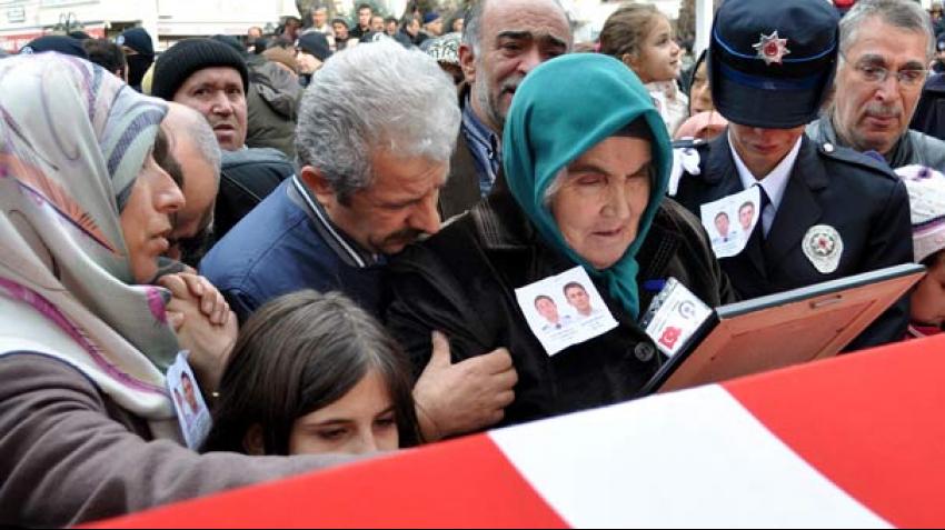 ANNE, OĞLUNUN ACISINA DAYANAMADI