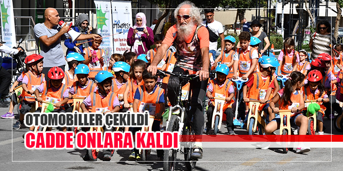 Caddeler bugün yayaların ve bisikletlilerin oldu