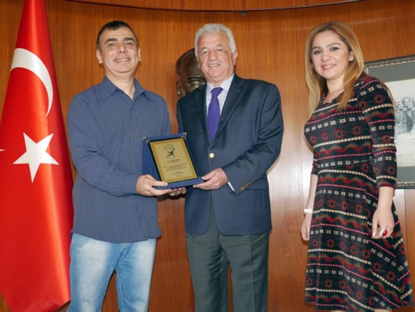 PARİS BÜYÜKELÇİSİ HAKKI AKİL'E AKADEMİK ÖDÜL