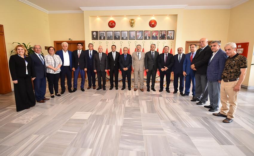 İZMİR İÇİN EL ELE