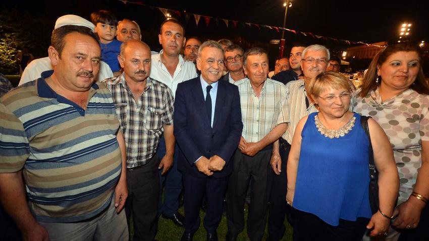 KOCAOĞLU, MUHTAR VE AİLELERİNİ AĞIRLADI