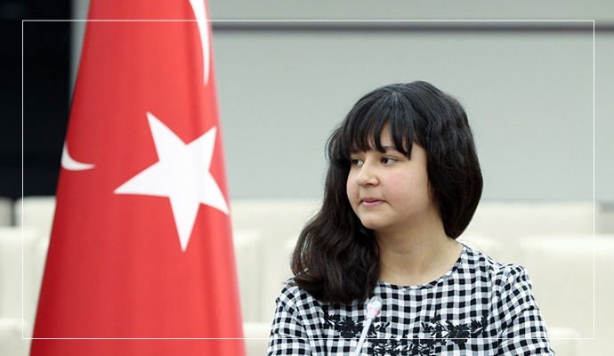 Şehit kızı Milli Savunma Bakanlığı koltuğuna oturdu