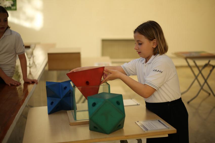 „DOKUNULABİLİR MATEMATİK“ SERGİSİ AÇILDI