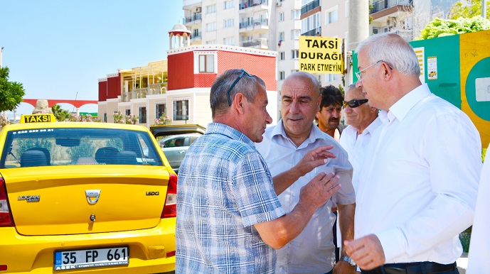 BAŞKAN SÖZÜNÜ TUTTU TORBALILI TAKSİCİ MUTLU