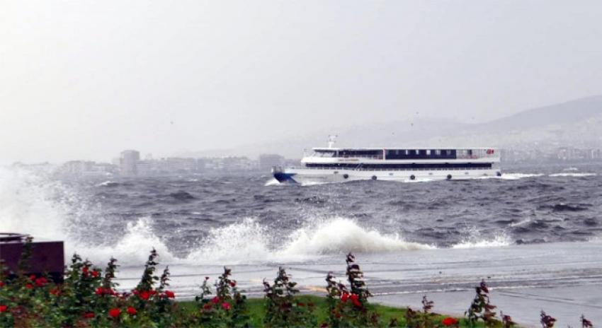 İZMİR'DE VAPUR SEFERLERİ DURDU