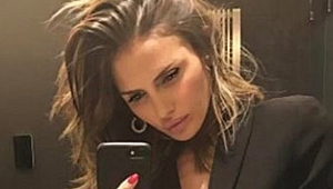 Emina Jahovic uçakta hostese fal baktırdı